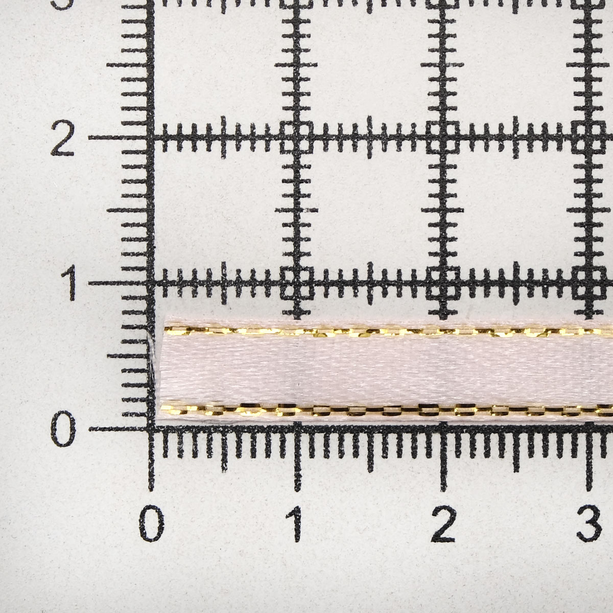 Лента Айрис атласная односторонняя упаковочная с золотой нитью 6 мм 22.86 м 147 розовый - фото 3