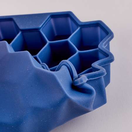 Форма для льда Выручалочка силиконовая Соты 37 ячеек синяя