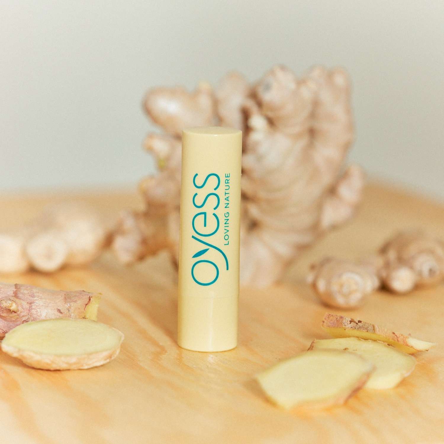 Бальзам для губ OYESS бесцветный Ginger с органическим экстрактом имбиря - фото 3
