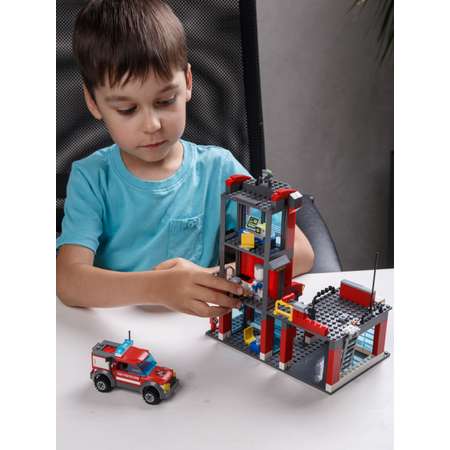 Конструктор для мальчиков BAZUMI пожарная станция с машиной и фигурками подарок ребенку