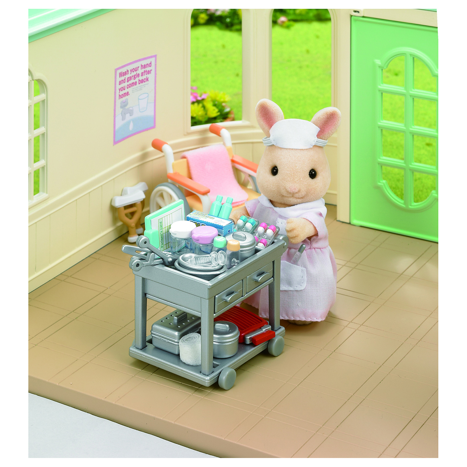 Набор Sylvanian Families Медсестра с аксессуарами (5094) купить по цене  2099 ₽ в интернет-магазине Детский мир