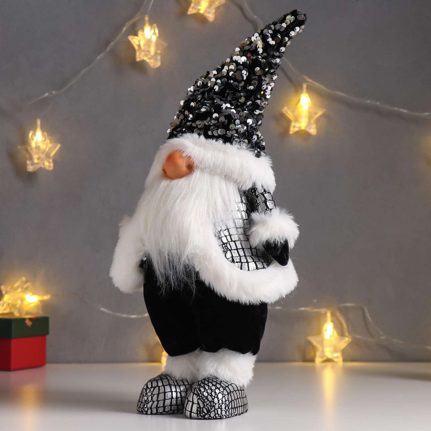 Кукла интерьерная Зимнее волшебство «Дед Мороз в чёрной шубке и колпаке с пайетками» 41х11х16 см - фото 4