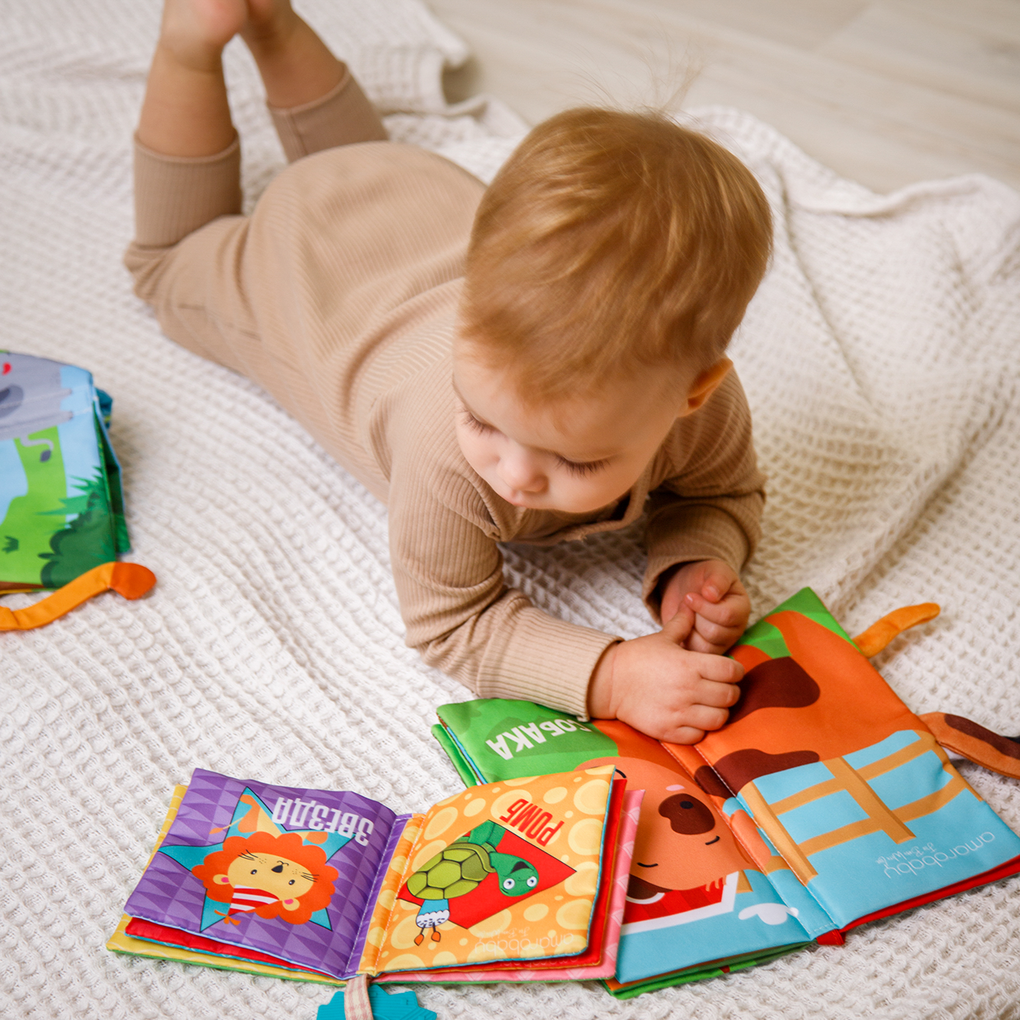 Книжка-игрушка AmaroBaby Soft Book Противоположности с грызунком - фото 14