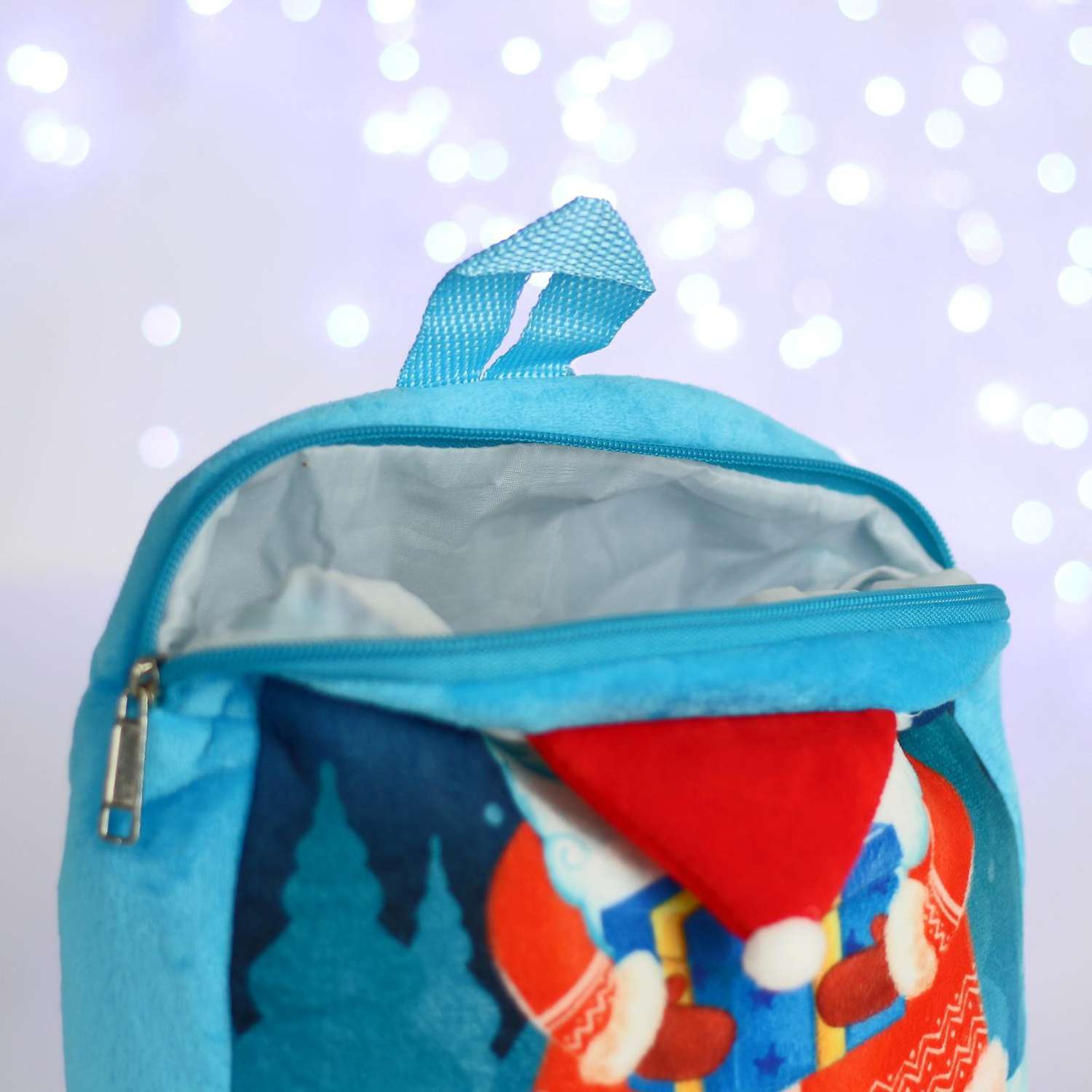 Рюкзак Milo Toys детский «Дед Мороз с подарком» 24х24 см - фото 5