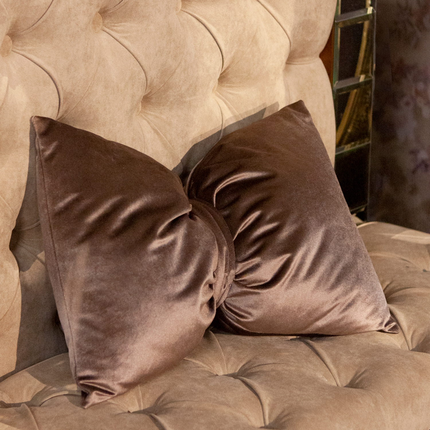 Подушка декоративная BOGACHO Бант коричневого цвета - фото 2
