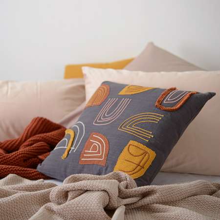 Подушка Tkano декоративная с бахромой и аппликацией 45х45 см