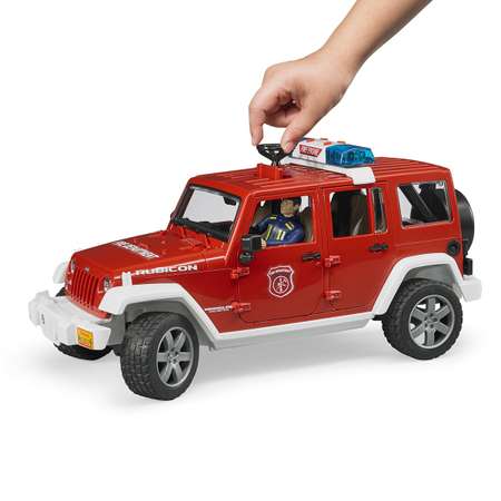Автомобиль BRUDER 02528 Внедорожник Jeep Wrangler Unlimited Rubicon Пожарная с фигуркой