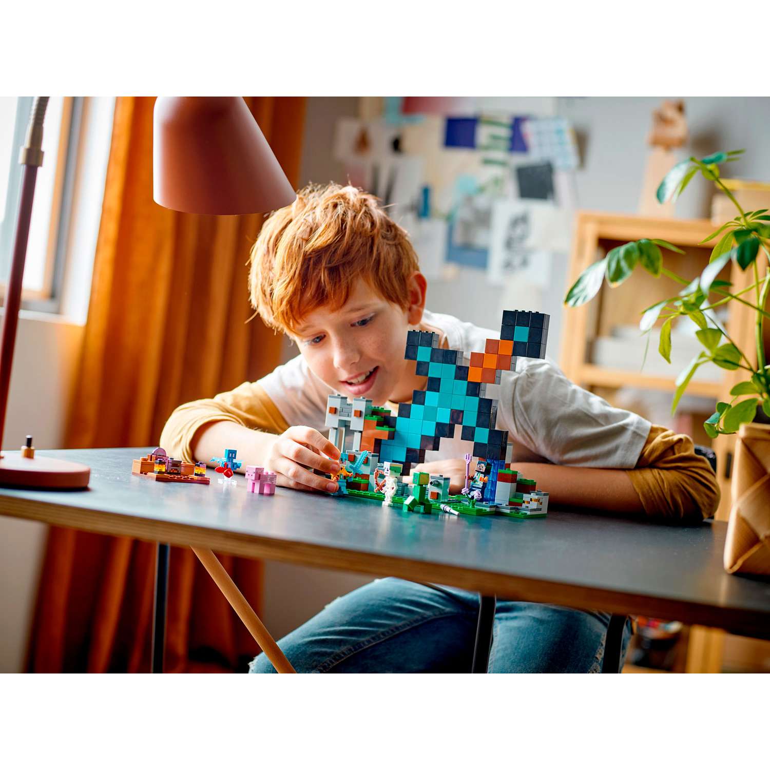 Конструктор LEGO Minecraft Застава Меча 21244 - фото 3
