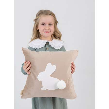 Подушка декоративная детская Мишель Зайка с пушистым хвостом бежевый цвет правая