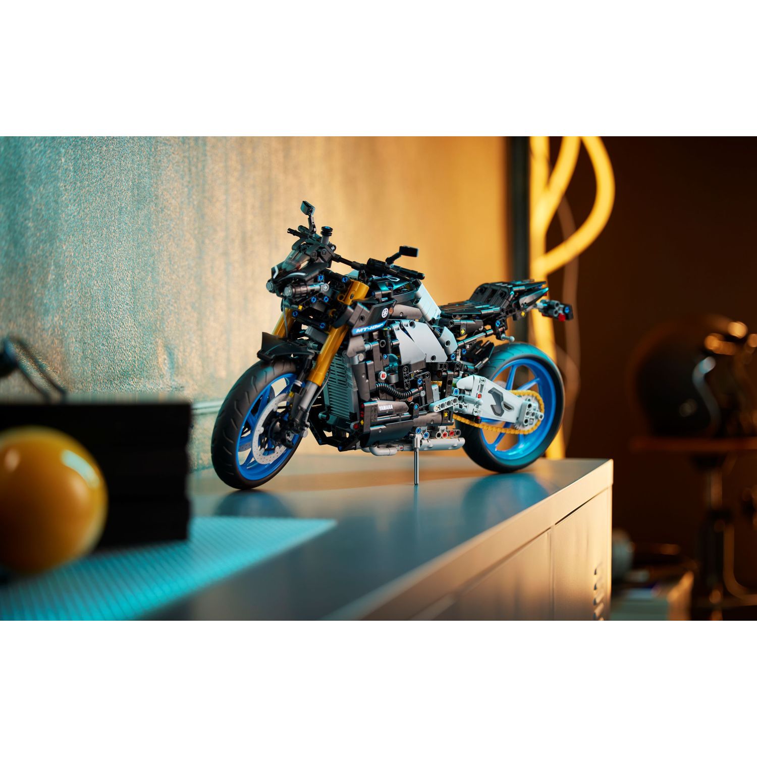 Конструктор LEGO Technic Yamaha MT-10 SP 42159 - фото 7