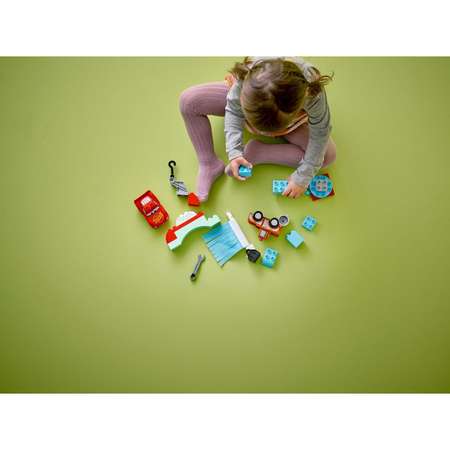 Конструктор LEGO DUPLO Мойка Молния МакКуин и Мэтр блочный