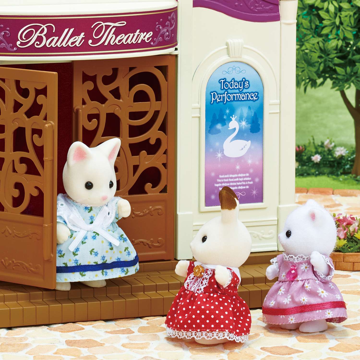 Школа фэмили. Sylvanian Families школа балета 5256. Сильвания Фэмили балерины. Сильвания Фэмили балетная школа. Сильвания Фэмили школа балета.