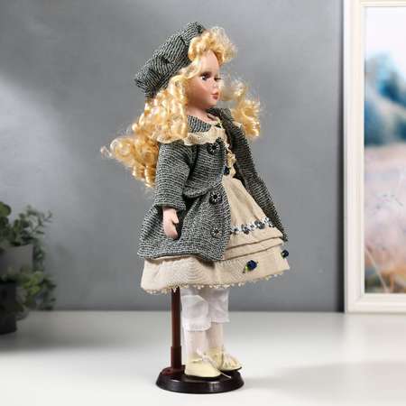 Кукла коллекционная Зимнее волшебство керамика «Оля в бежевом платье и зелёном пальто» 40 см