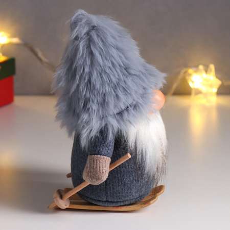 Кукла интерьерная Зимнее волшебство «Дед Мороз в сером меховом колпаке на лыжах» 21х11х13 см