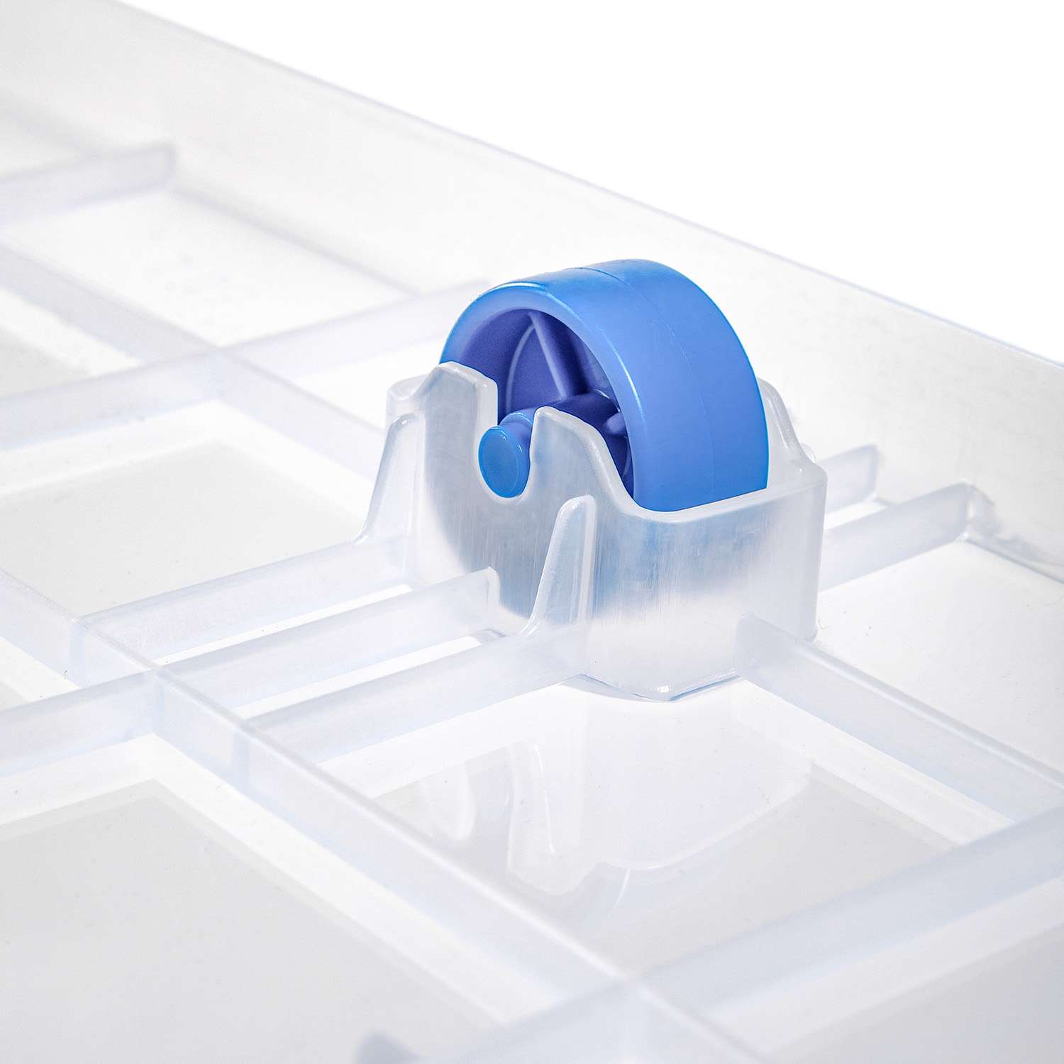 Контейнер elfplast для хранения Storage Box на колесах прозрачный 40 л 64х41.5х25 см - фото 8