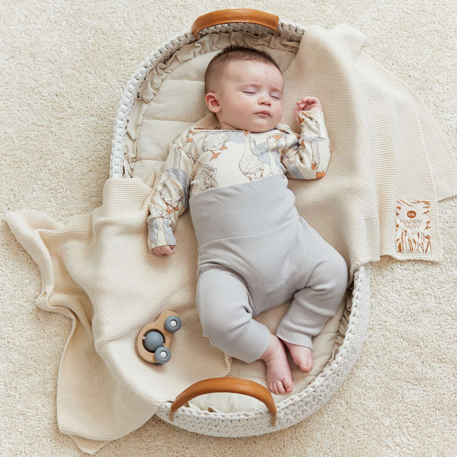 Плед детский вязаный Happy Baby из хлопка и акрила 100х100 см молочный - фото 11