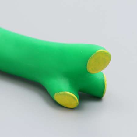 Игрушка Пижон пищащая «Ветка» для собак 21.5 см зелёная