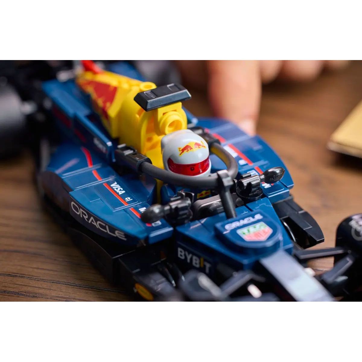 Конструктор LEGO Oracle Red Bull Racing RB20 F1 Race Car 77243 - фото 9