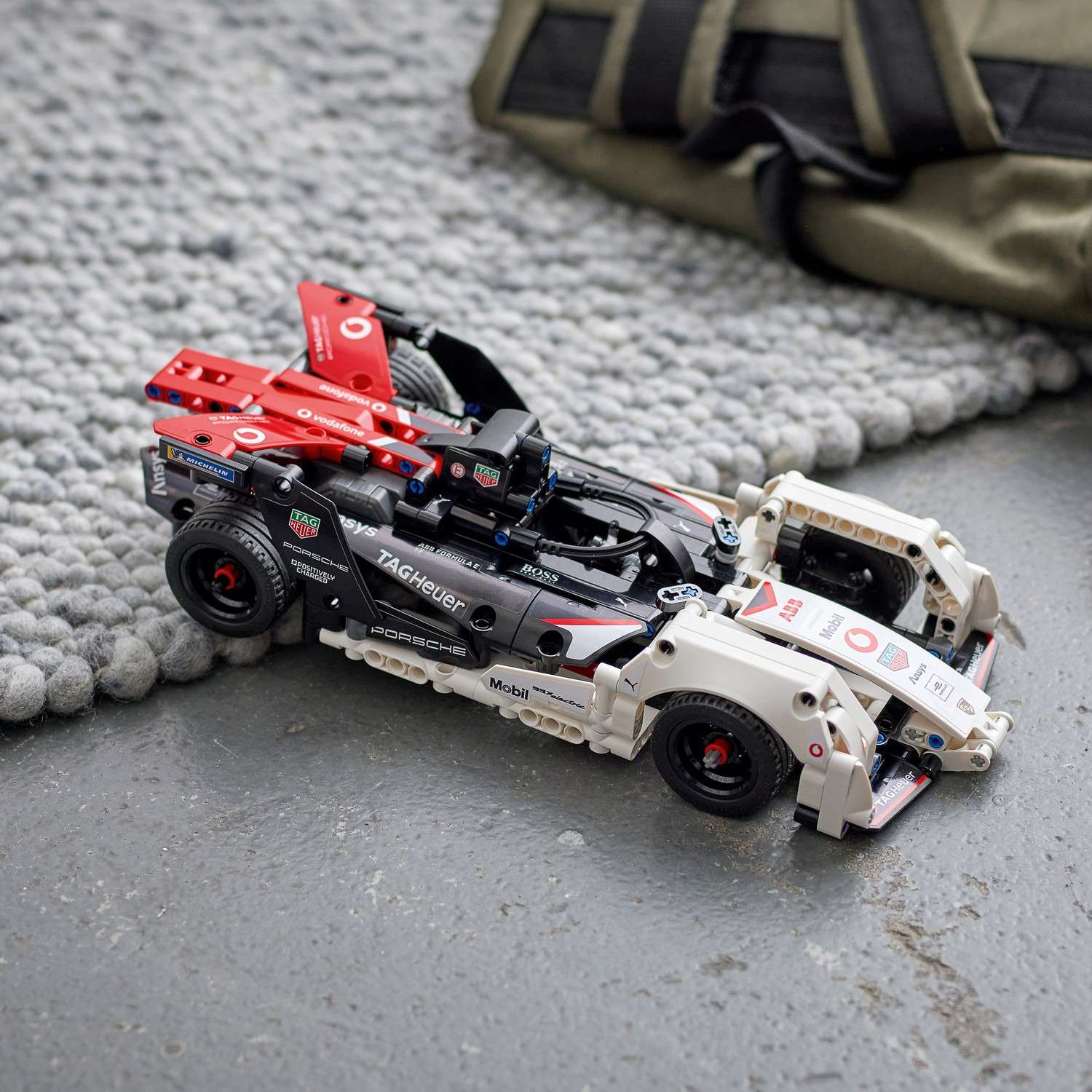 Конструктор LEGO Technic Formula E Porsche 99X Electric 42137 - фото 7