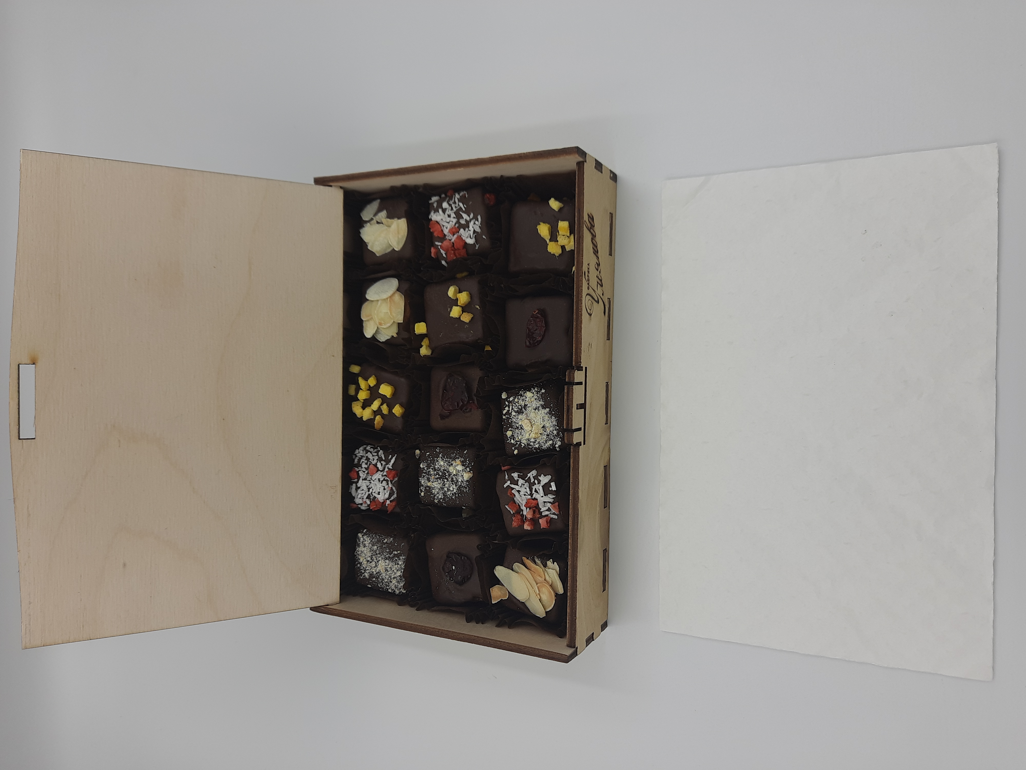 Конфеты шоколадно-марципановые Фабрика Ульянова в деревянной коробке - фото 5
