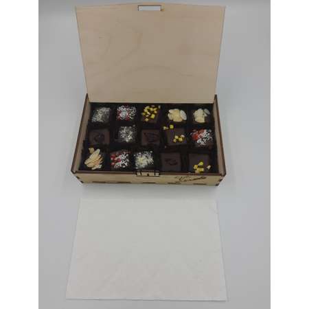 Конфеты шоколадно-марципановые Фабрика Ульянова в деревянной коробке