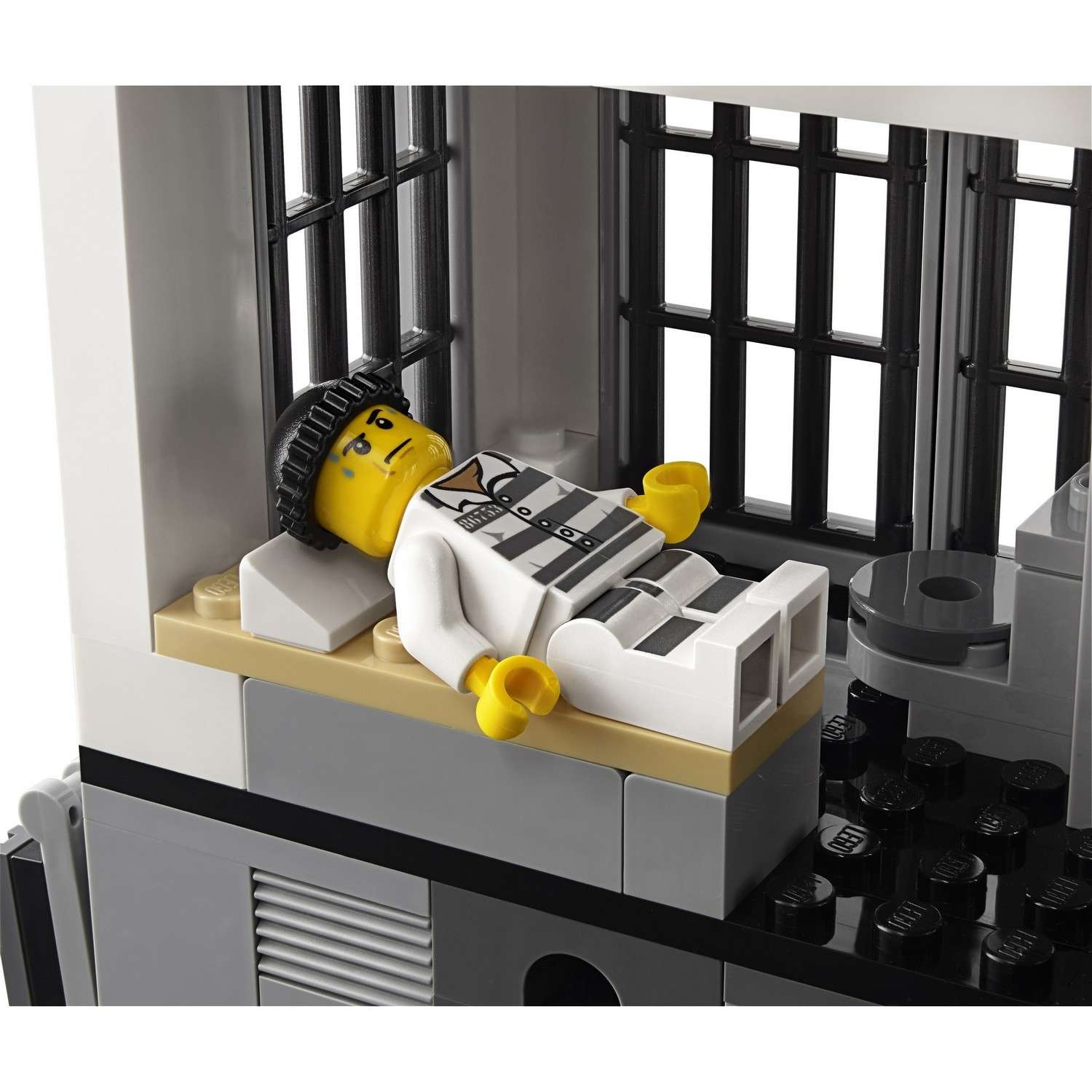Конструктор LEGO City Police Полицейский участок (60141) - фото 11
