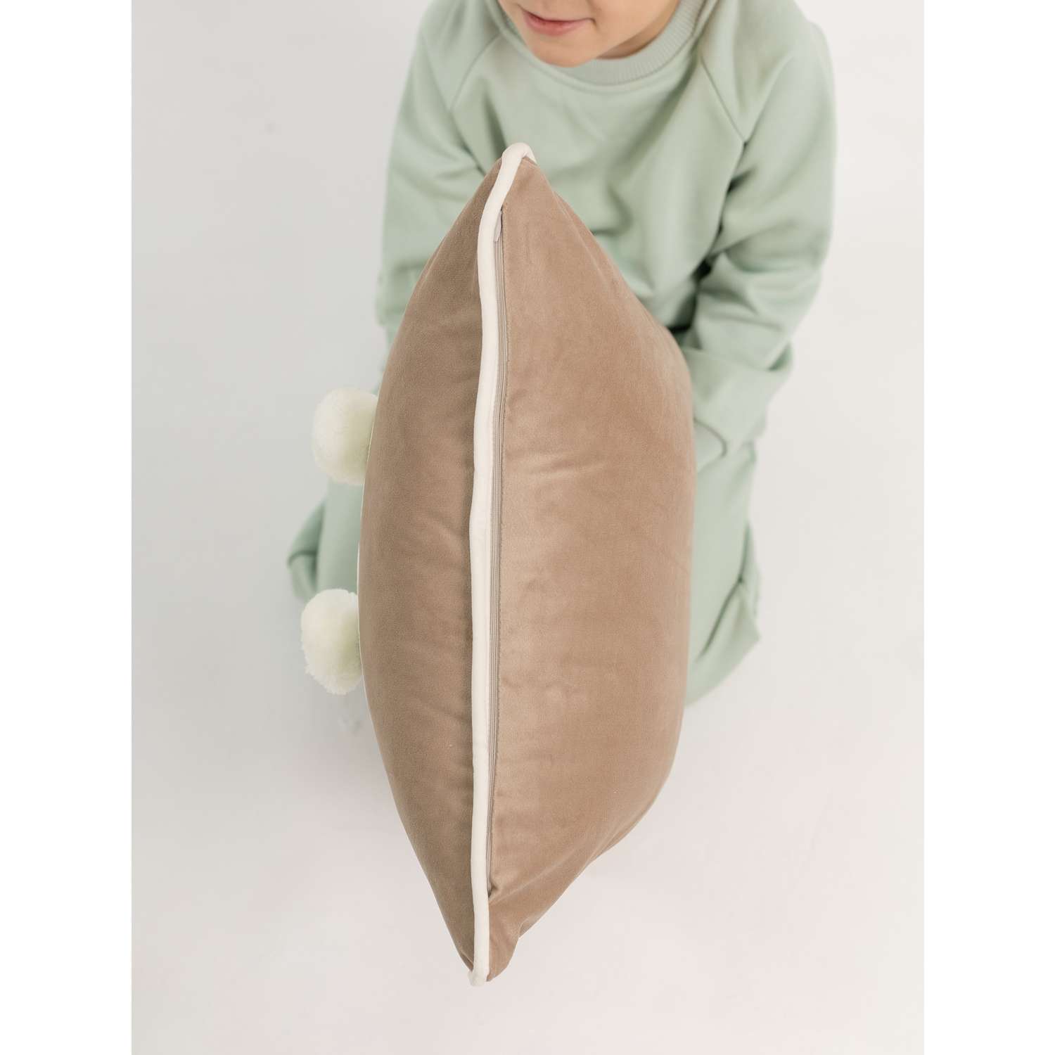Подушка декоративная детская Мишель Зайки бежевый цвет - фото 5