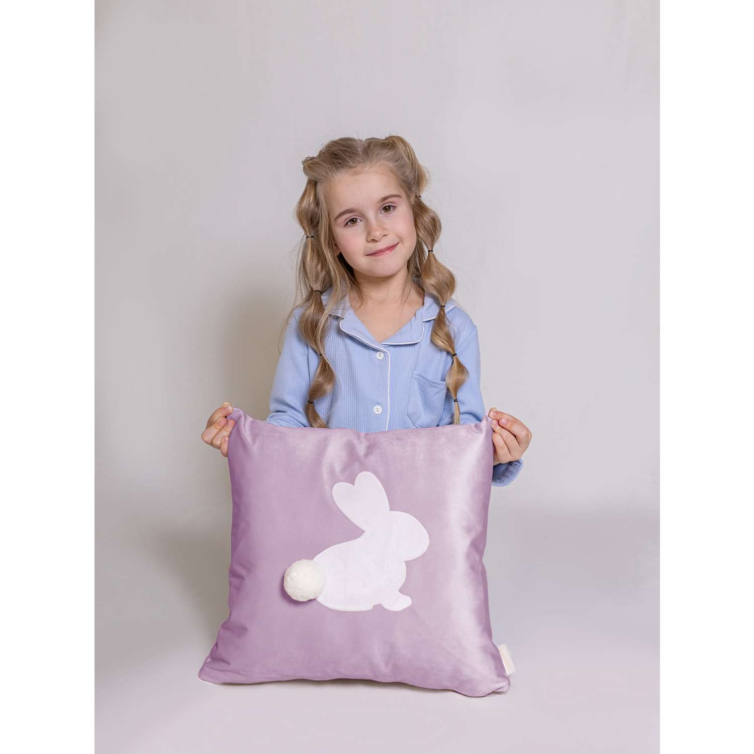 Подушка декоративная детская Мишель Зайка с пушистым хвостом цвет сиреневый левая - фото 3