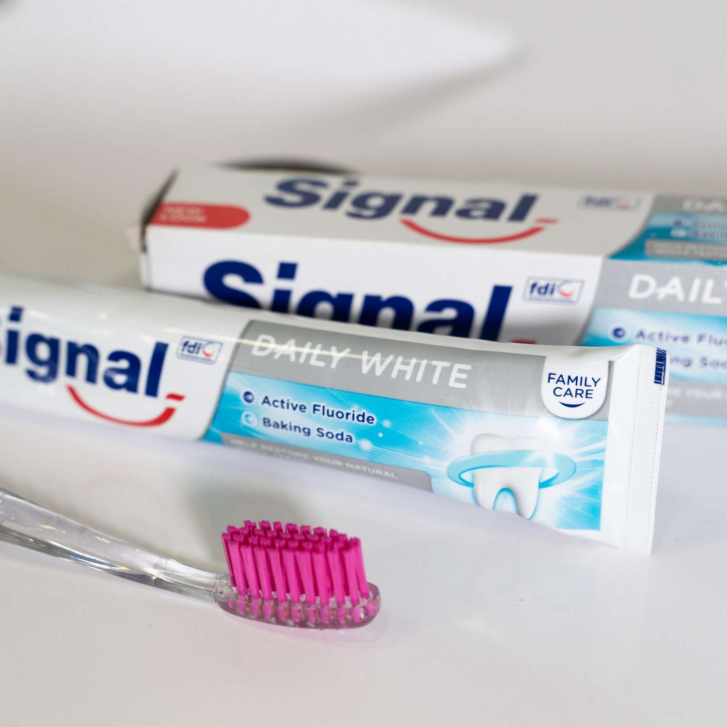 Зубная паста отбеливающая Signal DAILY WHITE 75 мл - фото 8