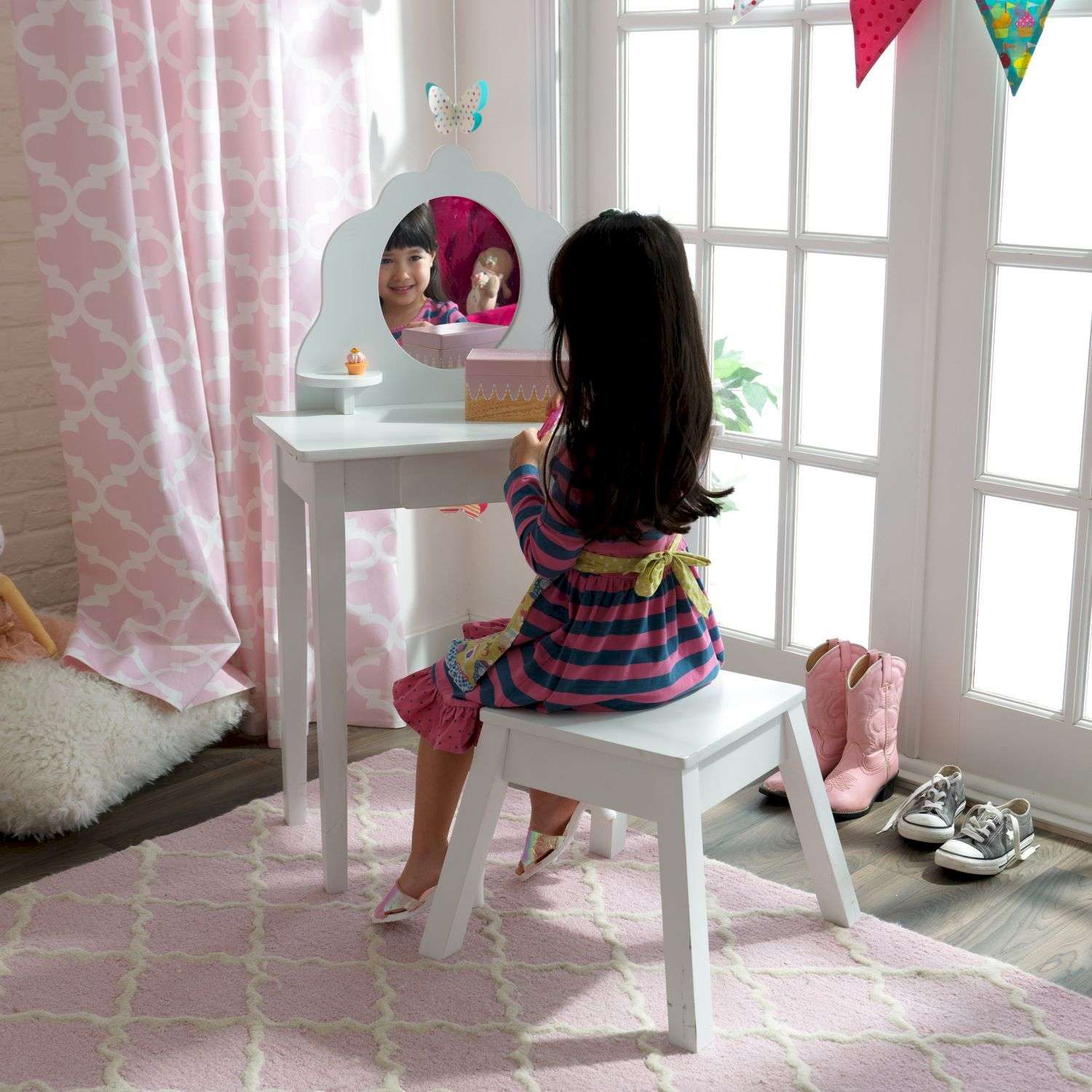 Kidkraft doll deals table and chairs