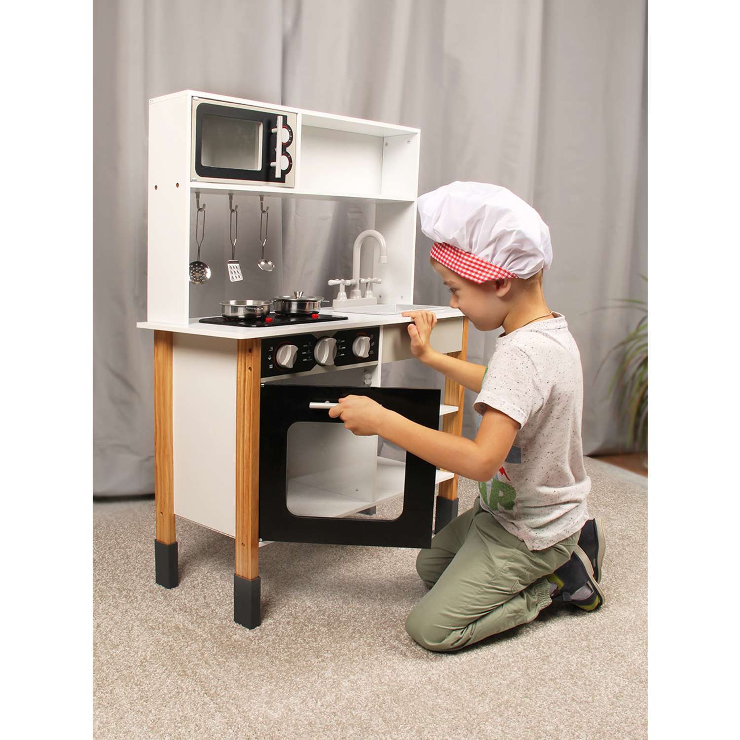 Детская кухня деревянная Lisa Doll с посудой и техникой - фото 15