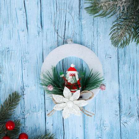 Украшение Зимнее волшебство новогоднее «Рождественский венок» дедушка мороз с цветком 10 см
