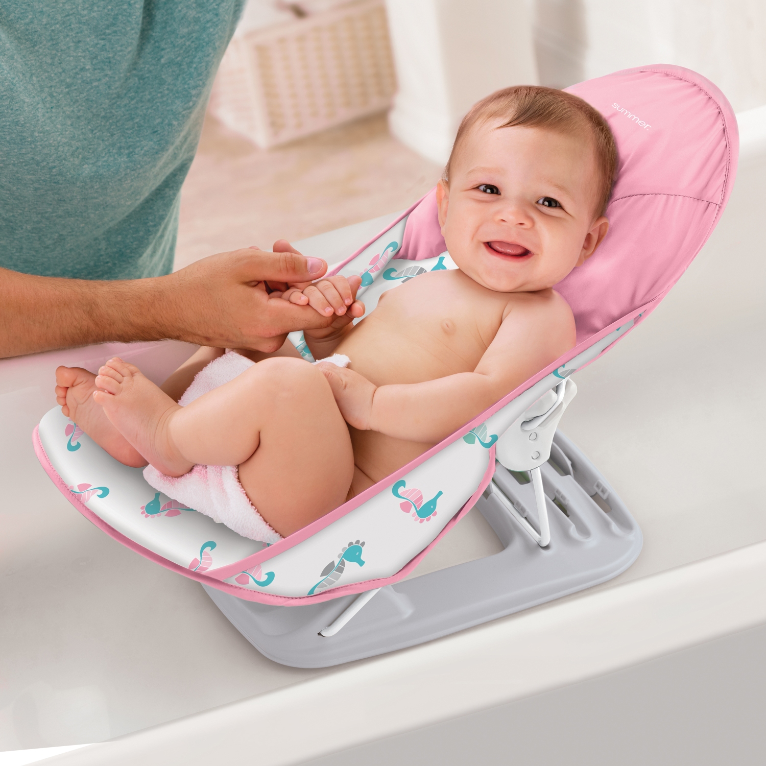 Лежак для купания Summer Infant с подголовником Deluxe Baby Bather морские  коньки/розовый купить по цене 3862 ₽ в интернет-магазине Детский мир