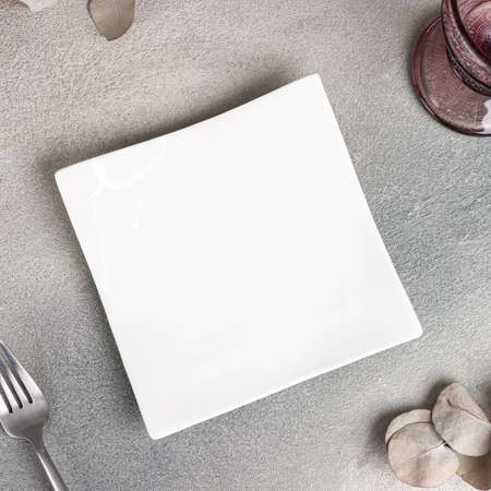 Блюдо сервировочное MAGISTRO фарфоровое для подачи Magistro «Бланш. Квадрат» d=16 см цвет белый