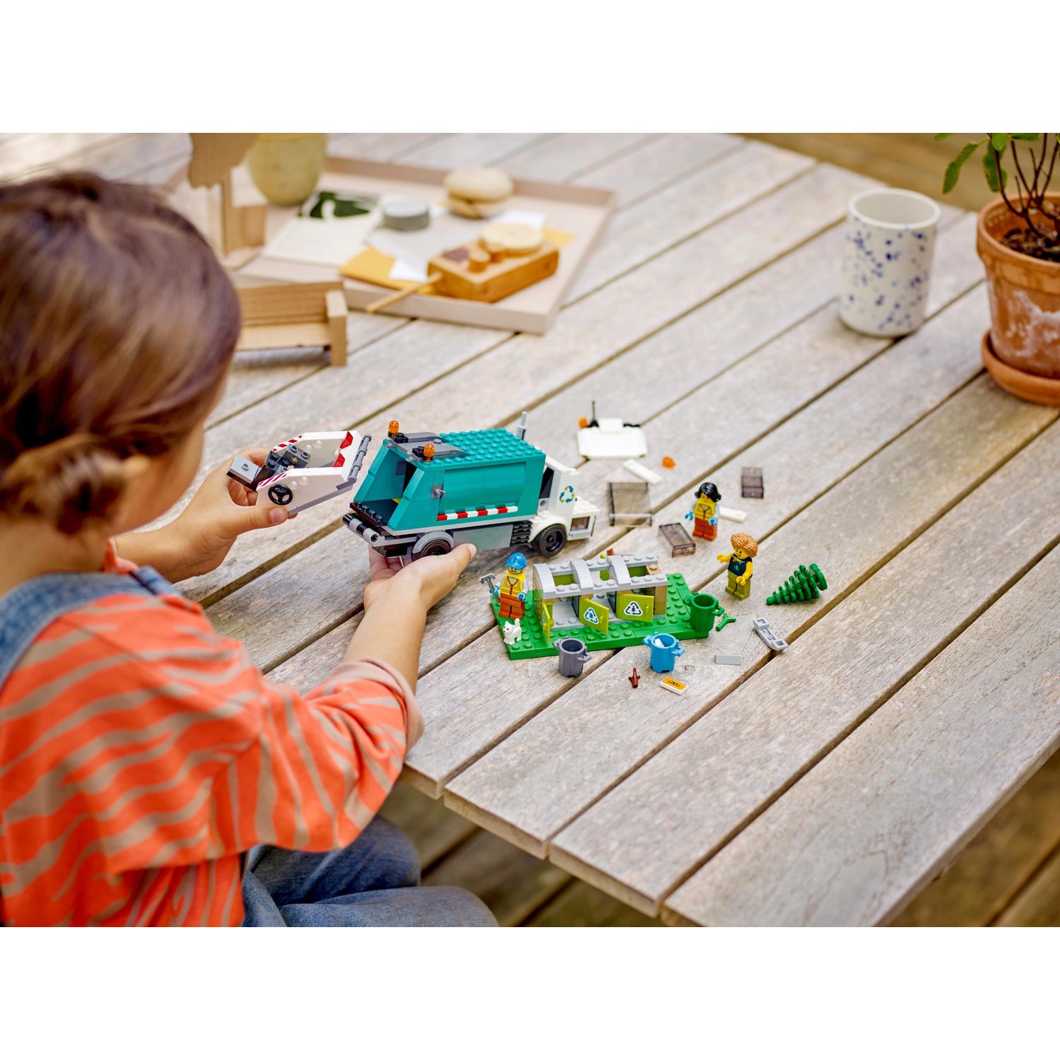 Конструктор LEGO City Грузовик для переработки отходов 60386 - фото 10