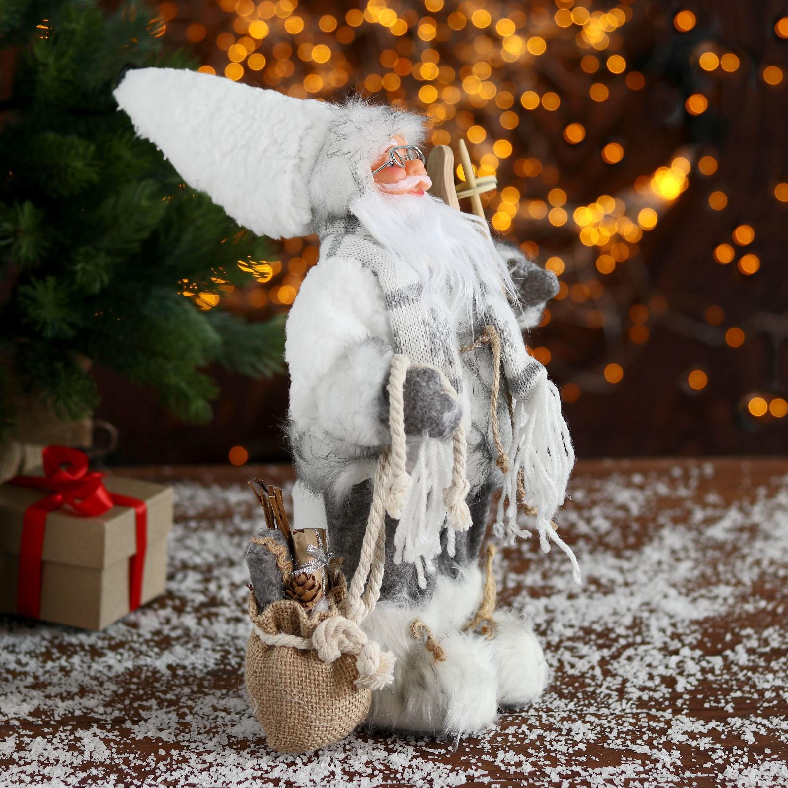 Дед мороз Зимнее волшебство «В белой шубке с лыжами» 18х30 см - фото 4