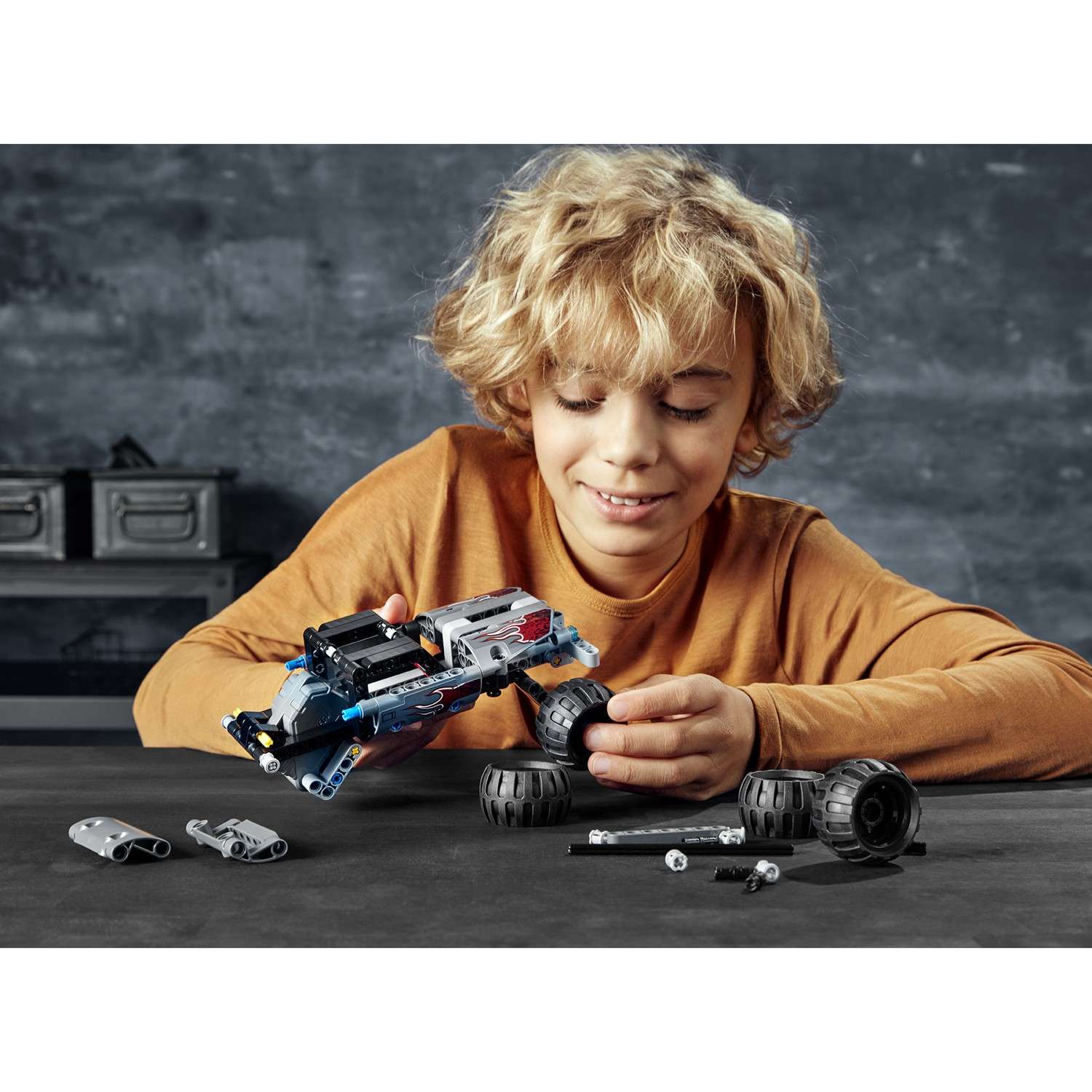 Конструктор LEGO Technic Машина для побега 42090 - фото 6