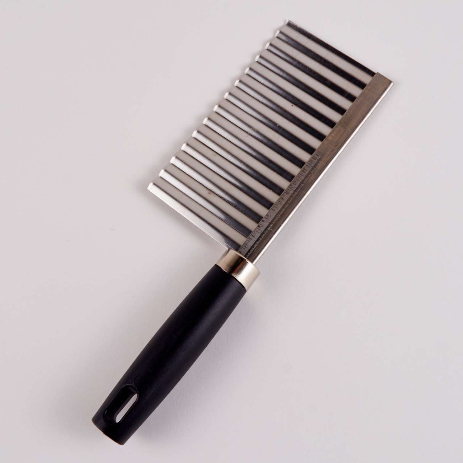Нож Выручалочка для фигурной нарезки с черной ручкой - фото 1