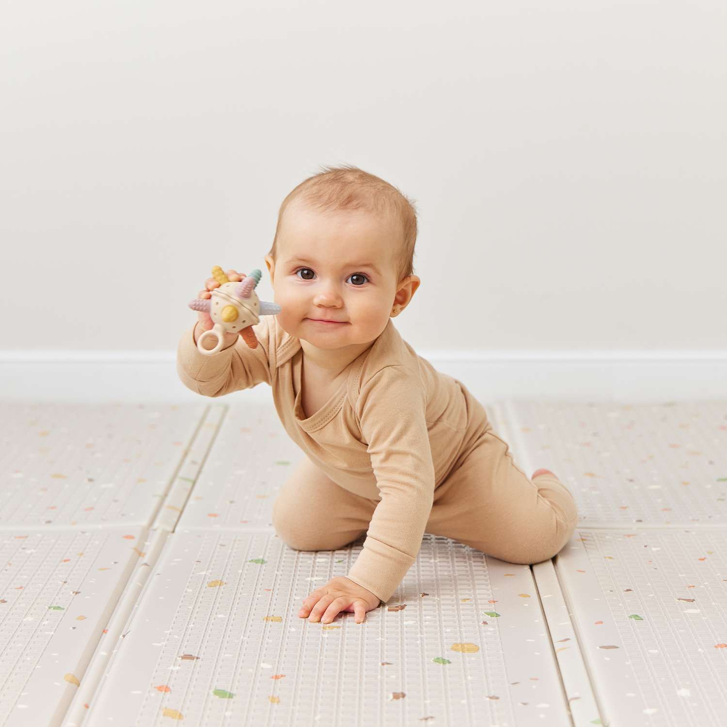 Коврик детский Happy Baby Soft Floor массажный непромокаемый складной stone - фото 7