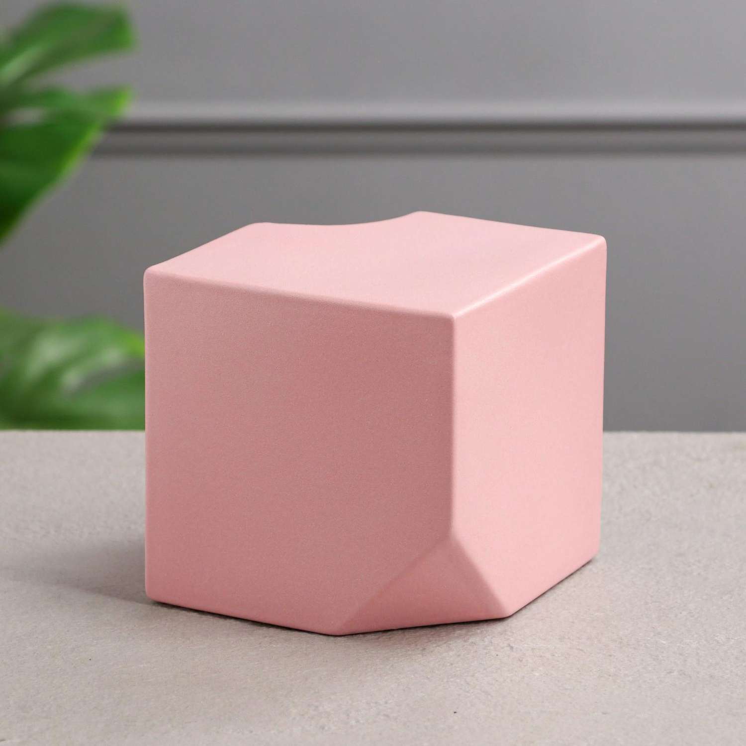 Розовый куб для волос