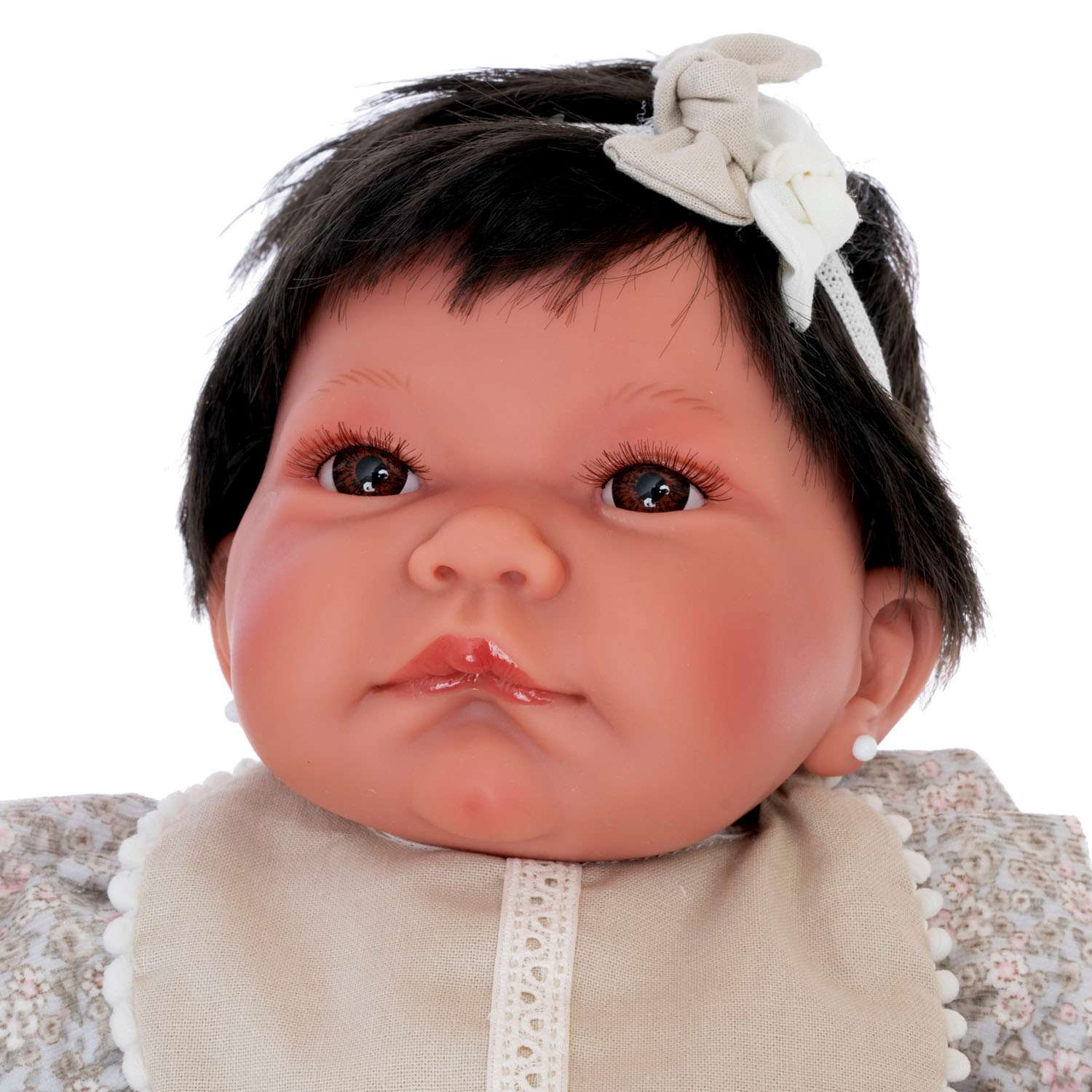 Кукла малышка Antonio Juan Реборн Мануэла в белом 40 см мягконабивная 3309 - фото 3