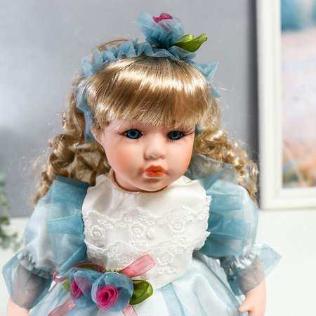 Кукла коллекционная Зимнее волшебство керамика «Флора в бело-голубом платье и лентой на голове» 30 см