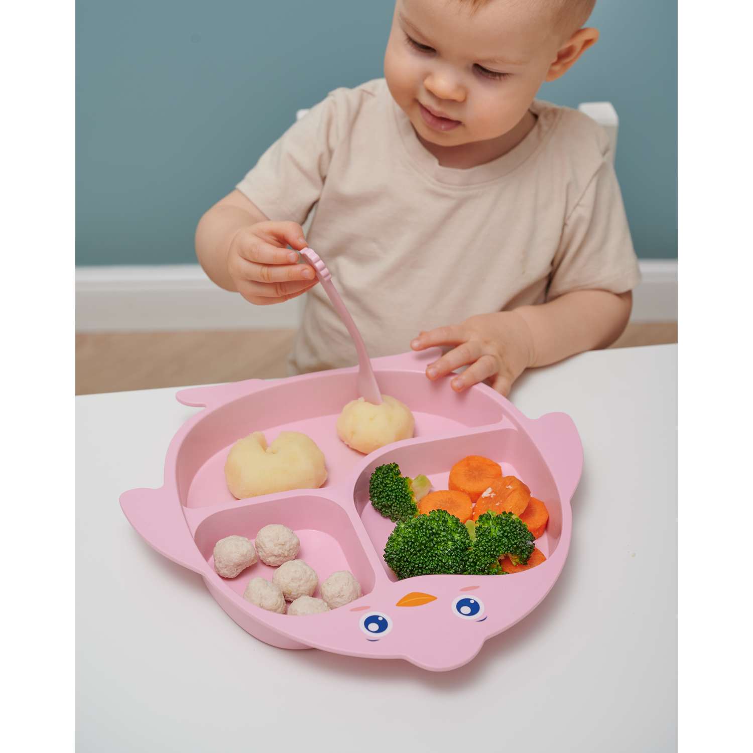 Набор детской посуды Добрый Филин Тарелка вилка ложка Пингвинёнок розовый 4 предмета - фото 11