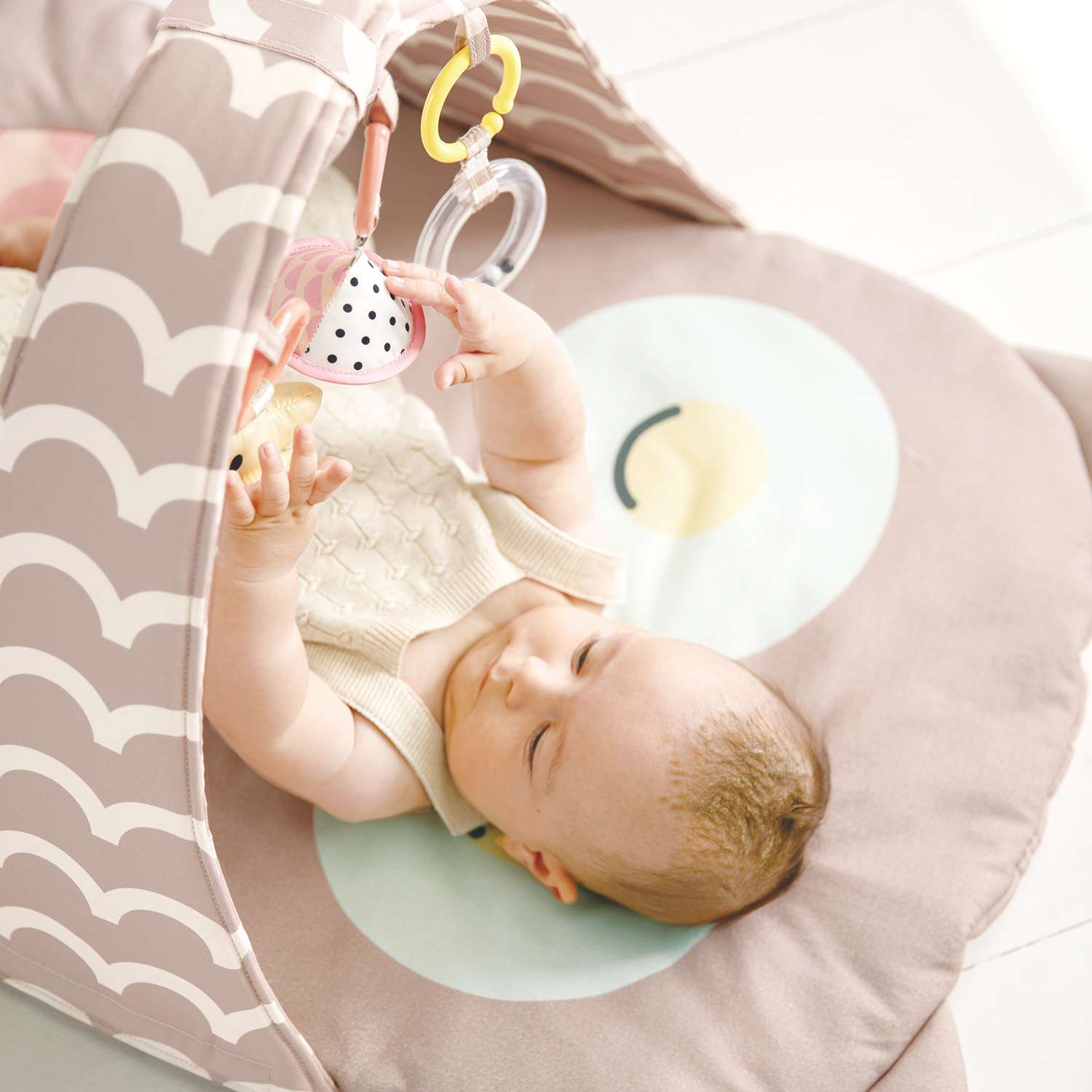 Развивающий коврик Hape для новорожденных Совушка - фото 5