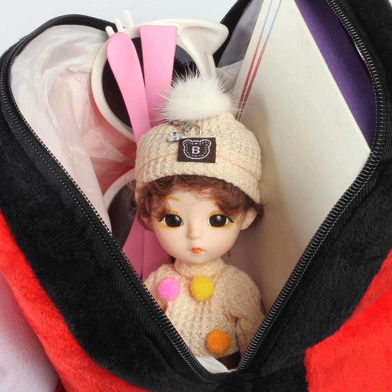 Рюкзак с игрушкой Little Mania красный Панда - фото 6