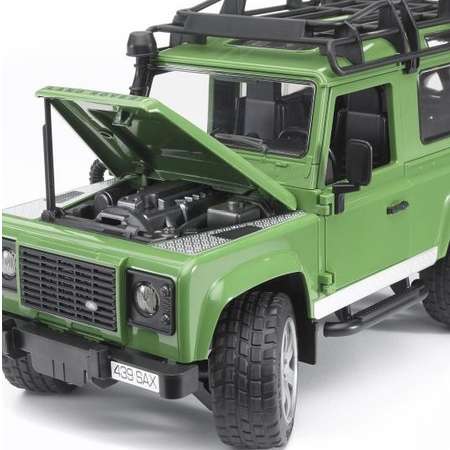 Автомобиль Bruder Land Rover
