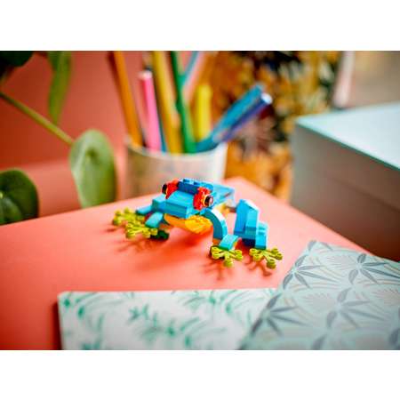 Конструктор детский LEGO Creator 3-in-1 Экзотический попугай 31136