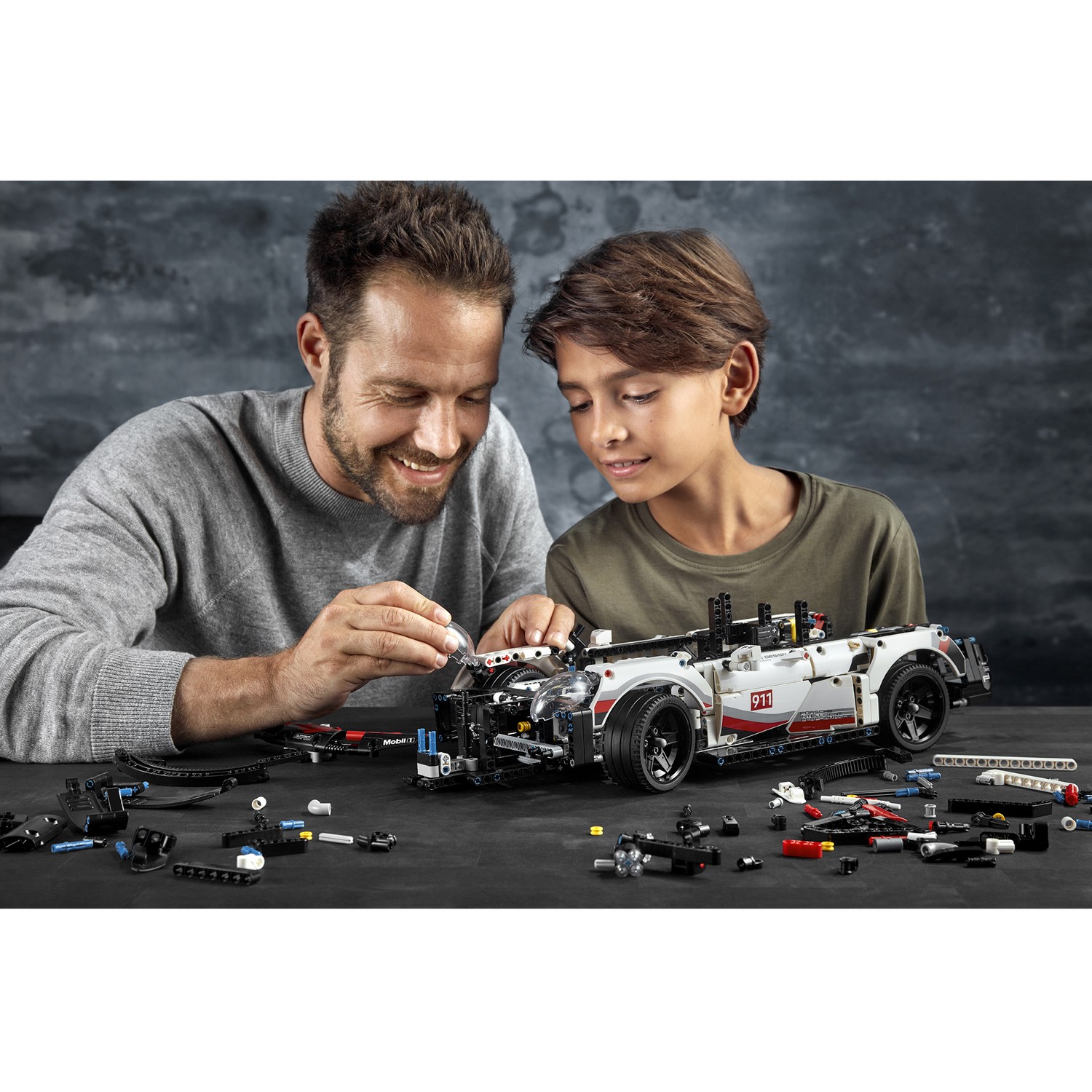 Конструктор LEGO Technic Porsche 911 RSR 42096 - фото 11