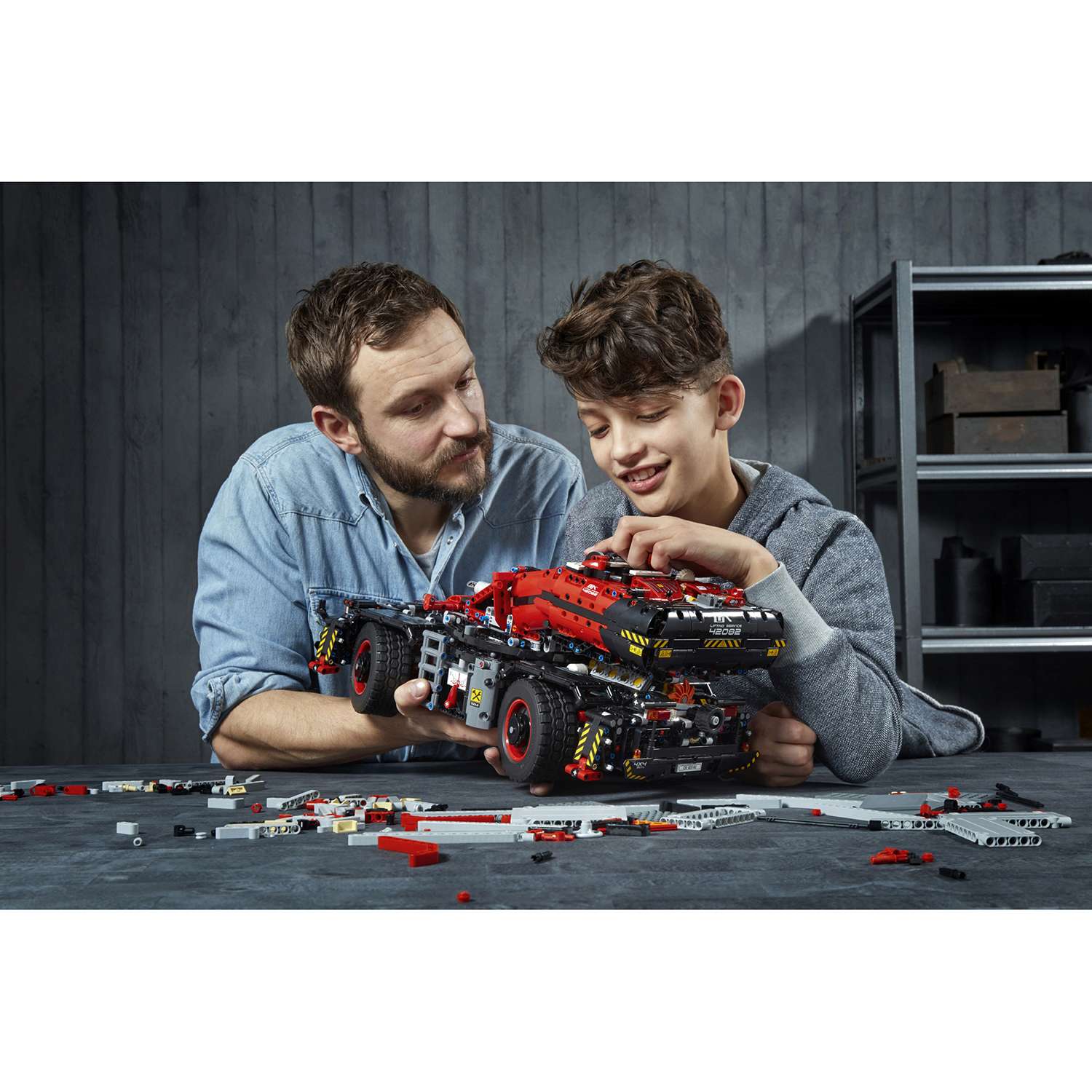 Конструктор LEGO Technic Подъёмный кран для пересечённой местности 42082 - фото 6