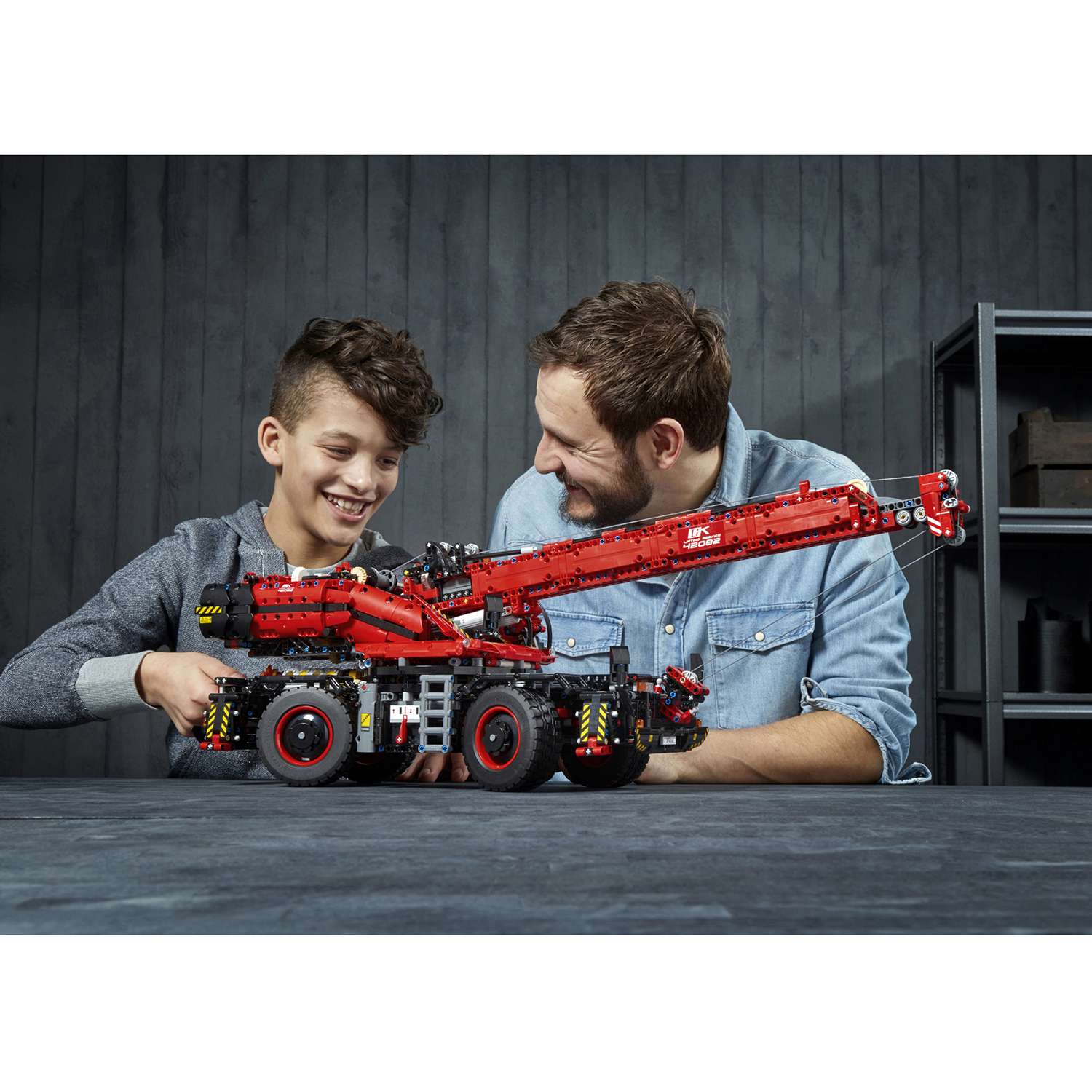 Конструктор LEGO Technic Подъёмный кран для пересечённой местности 42082 - фото 41